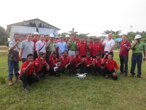 SIIA/NUS guests in Kerinci with Anderson Tanoto and APRIL’s fire management team.