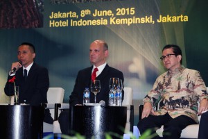 Tony Wenas (right) with Ben Gunneberg (centre) and Drajad Wibowo (left). Image source: Jakarta Globe