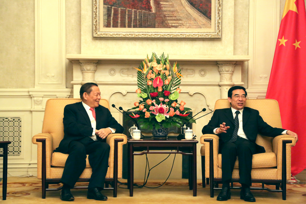 RGE Chairman Sukanto Tanoto speaks with Beijing Mayor Wang Anshun