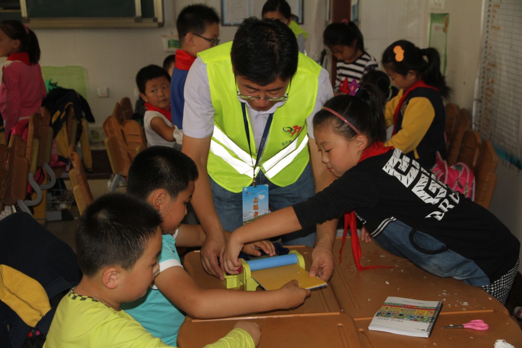 Asia Symbol reaches out to primary school students through the "I am a Little Paper Maker" project, raising awareness on good habits in recycling and reducing waste.