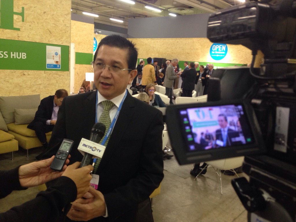 APRIL Group Managing Director Tony Wenas does an interview on the sidelines of the COP21 Indonesia Pavilion sessions.