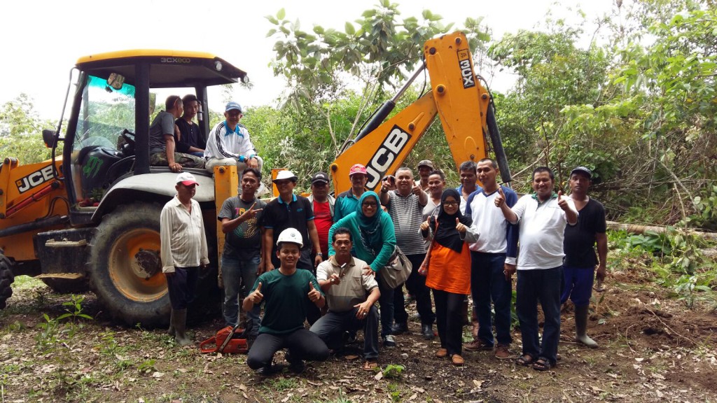 RAPP employee volunteers and members of the Kuansing community worked together to build the 1.5km road