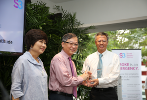Chairman of Tanoto Foundation Board of Governance Bey Soo Khiang received a token of appreciation from Health Minister Gan Kim Yong and Chairman of Stroke Support Station Mrs Teo-Chew Poh Yim
