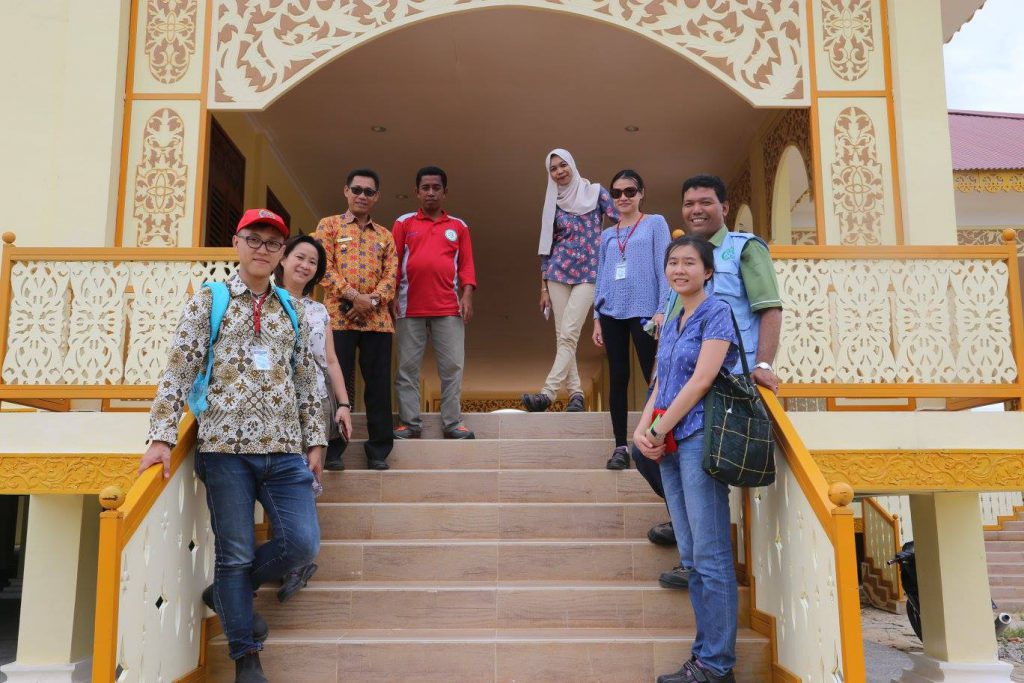 Apart from the mill, SIIA researchers, APRIL staff and the village head also visited a historic Istana nearby, which was recently rebuilt.