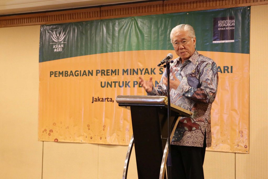 Asian Agri Distributes IDR 2.6 Billion to 29,000 Smallholders at Premium Sharing Ceremony