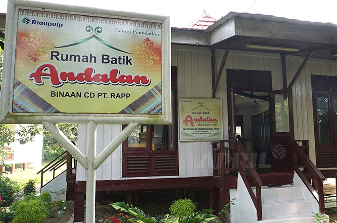 The Beautiful Batik of Pelalawan: PT RAPP Helps Five Batik Motifs Gain Intellectual Protection