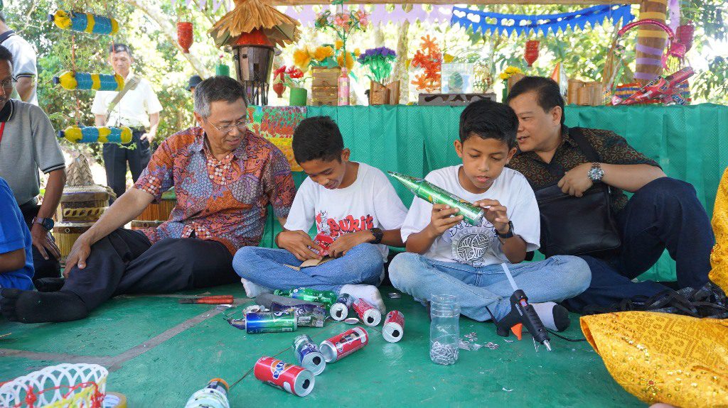 The Forest is Your Classroom at Sekolah Global Andalan PT RAPP Estate Logas