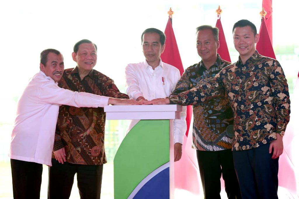 President Jokowi launches Asia Pacific Rayon with Sukanto Tanoto and Anderson Tanoto