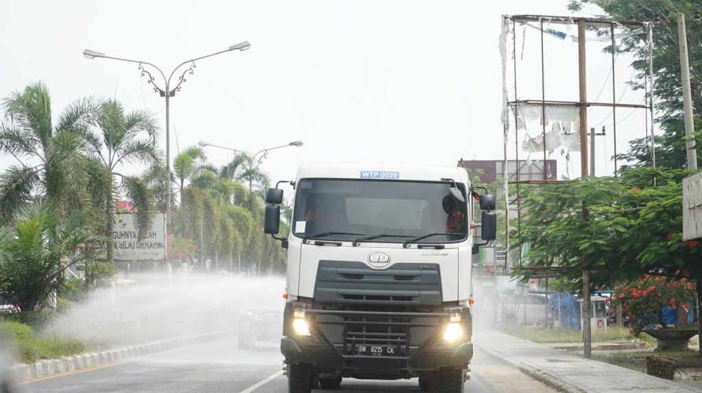 Answering calls for help by local authorities, Asia Pacific Rayon (APR) deploys a vehicle to help disinfect the public roads in Pangkalan Kerinci.