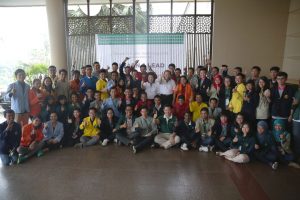 Mr and Mrs Sukanto Tanoto (middle in white top) with Tanoto Scholars and Anderson Tanoto
