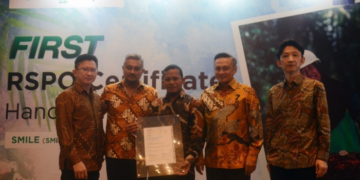 Asian Agri and Apical celebrate first RSPO certification for independent smallholders under SMILE programme